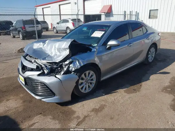 4T1B11HK8KU291906 2019 TOYOTA CAMRY - Image 2