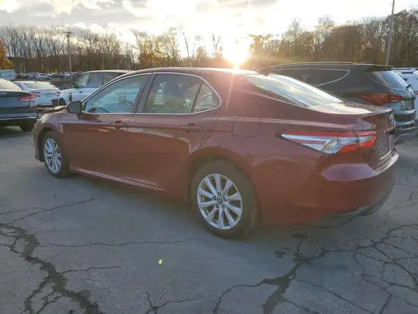 4T1B11HK8KU293817 2019 TOYOTA CAMRY - Image 2
