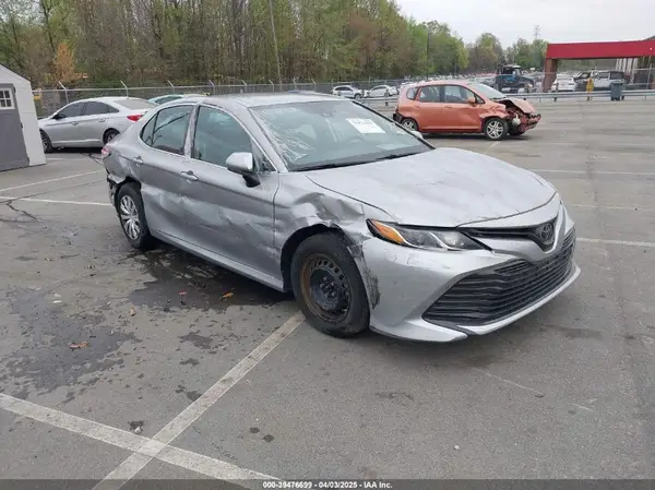 4T1B11HK8KU683512 2019 TOYOTA CAMRY - Image 1