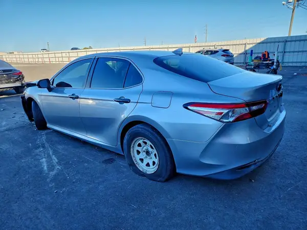 4T1B11HK8KU683607 2019 TOYOTA CAMRY - Image 2