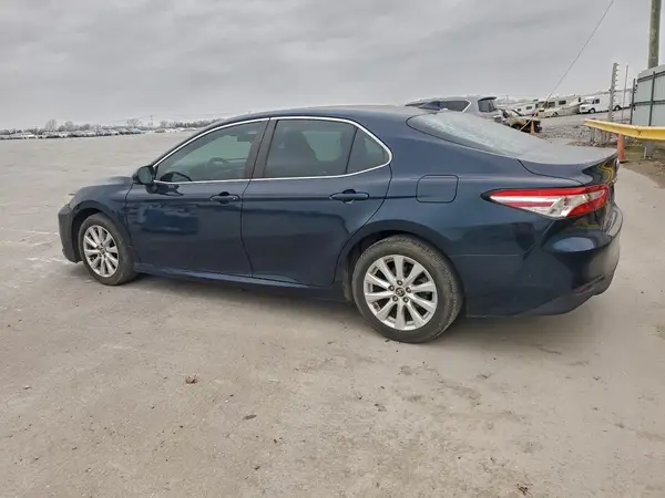 4T1B11HK8KU683980 2019 TOYOTA CAMRY - Image 2