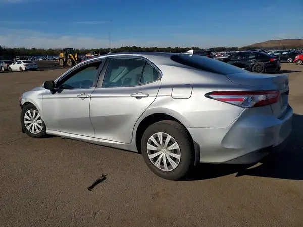 4T1B11HK8KU684854 2019 TOYOTA CAMRY - Image 2