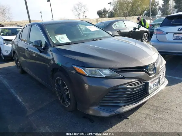 4T1B11HK8KU685096 2019 TOYOTA CAMRY - Image 1
