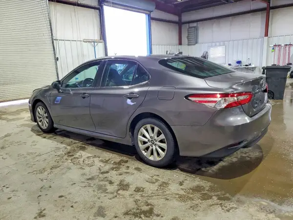 4T1B11HK8KU686863 2019 TOYOTA CAMRY - Image 2