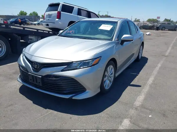 4T1B11HK8KU687771 2019 TOYOTA CAMRY - Image 2