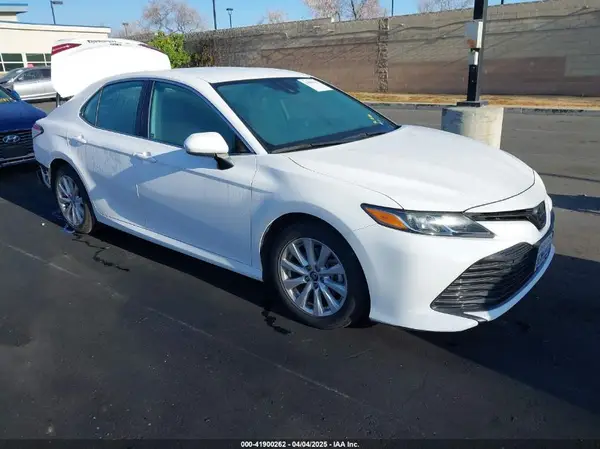 4T1B11HK8KU687818 2019 TOYOTA CAMRY - Image 1