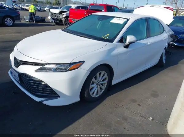4T1B11HK8KU687818 2019 TOYOTA CAMRY - Image 2