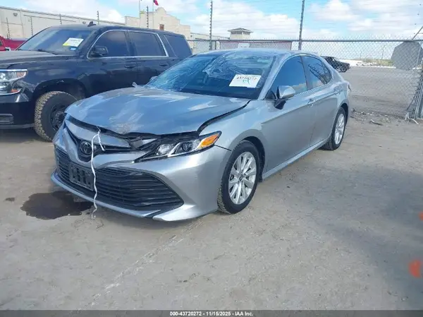 4T1B11HK8KU689553 2019 TOYOTA CAMRY - Image 2