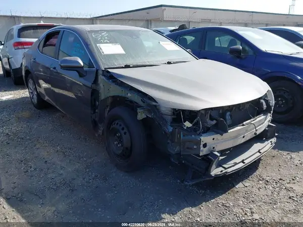 4T1B11HK8KU697734 2019 TOYOTA CAMRY - Image 1