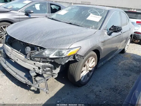 4T1B11HK8KU697734 2019 TOYOTA CAMRY - Image 2