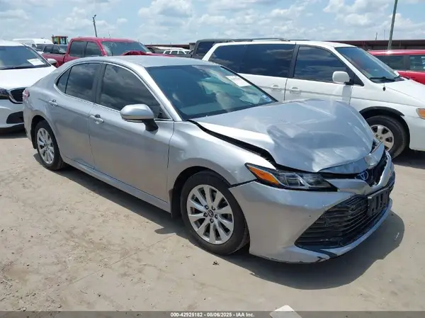 4T1B11HK8KU699998 2019 TOYOTA CAMRY - Image 1