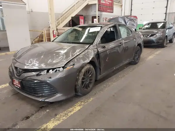 4T1B11HK8KU702978 2019 TOYOTA CAMRY - Image 2
