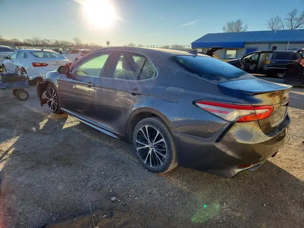 4T1B11HK8KU702981 2019 TOYOTA CAMRY - Image 2