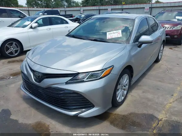 4T1B11HK8KU705556 2019 TOYOTA CAMRY - Image 2