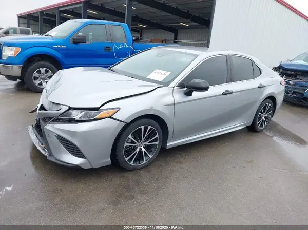 4T1B11HK8KU721742 2019 TOYOTA CAMRY - Image 2