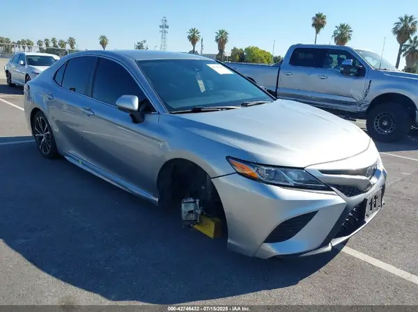 4T1B11HK8KU725077 2019 TOYOTA CAMRY - Image 1
