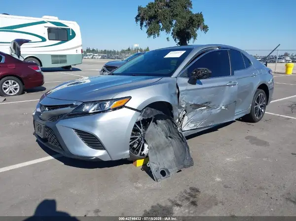 4T1B11HK8KU725077 2019 TOYOTA CAMRY - Image 2