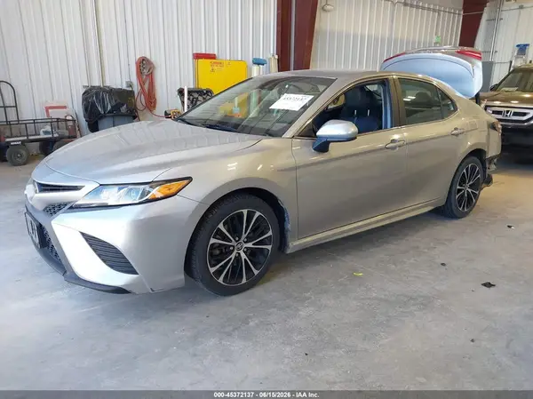 4T1B11HK8KU725175 2019 TOYOTA CAMRY - Image 2