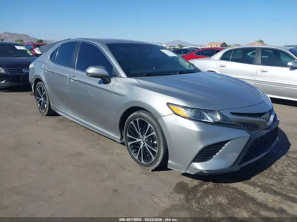 4T1B11HK8KU725404 2019 TOYOTA CAMRY - Image 1