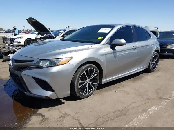 4T1B11HK8KU725404 2019 TOYOTA CAMRY - Image 2