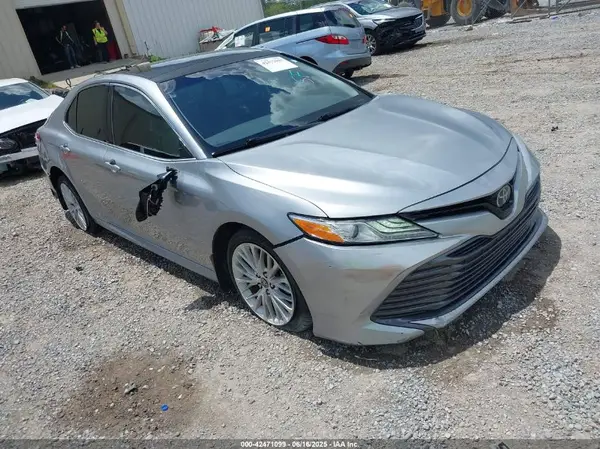 4T1B11HK8KU734023 2019 TOYOTA CAMRY - Image 1