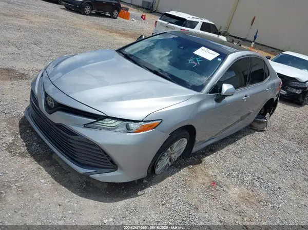 4T1B11HK8KU734023 2019 TOYOTA CAMRY - Image 2