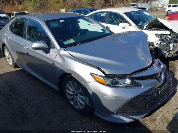 4T1B11HK8KU737424 2019 TOYOTA CAMRY - Image 1
