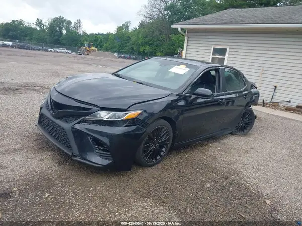 4T1B11HK8KU742574 2019 TOYOTA CAMRY - Image 2