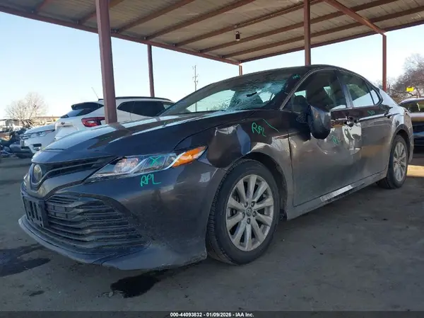 4T1B11HK8KU745779 2019 TOYOTA CAMRY - Image 2