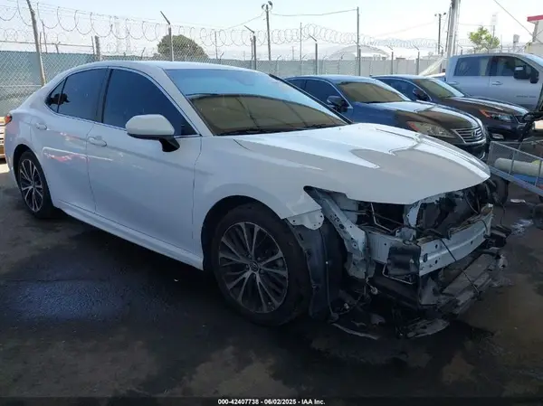 4T1B11HK8KU747368 2019 TOYOTA CAMRY - Image 1