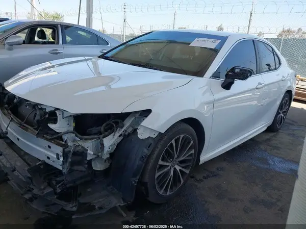 4T1B11HK8KU747368 2019 TOYOTA CAMRY - Image 2