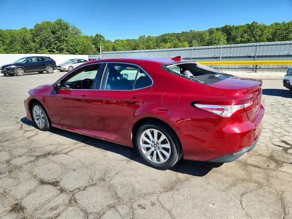 4T1B11HK8KU747922 2019 TOYOTA CAMRY - Image 2