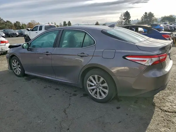 4T1B11HK8KU758211 2019 TOYOTA CAMRY - Image 2