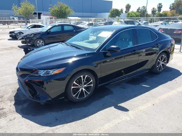 4T1B11HK8KU760136 2019 TOYOTA CAMRY - Image 2