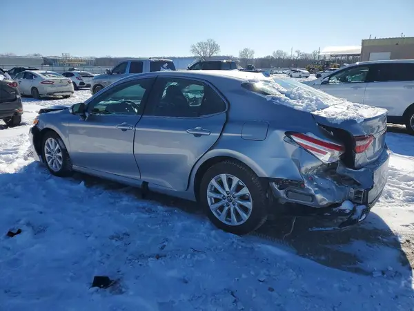 4T1B11HK8KU761884 2019 TOYOTA CAMRY - Image 2