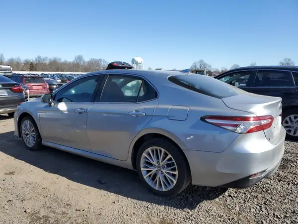 4T1B11HK8KU764526 2019 TOYOTA CAMRY - Image 2