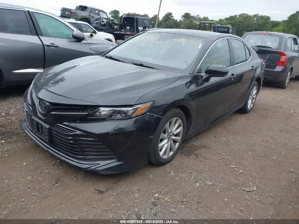 4T1B11HK8KU768379 2019 TOYOTA CAMRY - Image 2