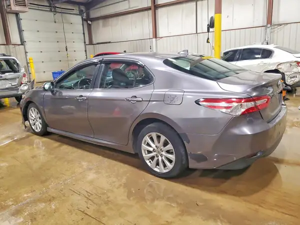 4T1B11HK8KU775140 2019 TOYOTA CAMRY - Image 2