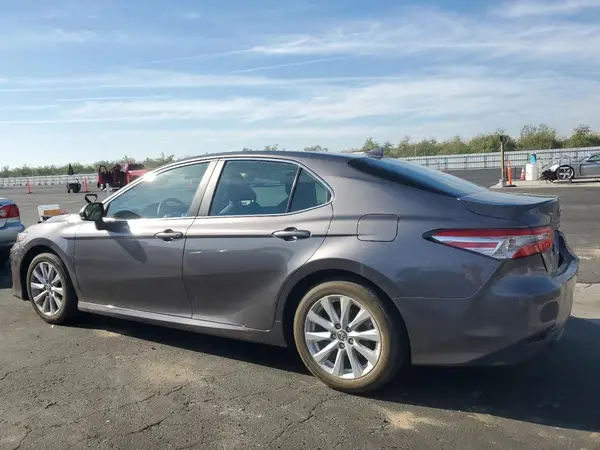 4T1B11HK8KU782654 2019 TOYOTA CAMRY - Image 2