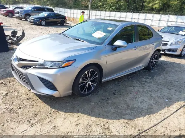 4T1B11HK8KU785960 2019 TOYOTA CAMRY - Image 2