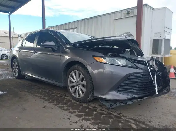 4T1B11HK8KU801896 2019 TOYOTA CAMRY - Image 1