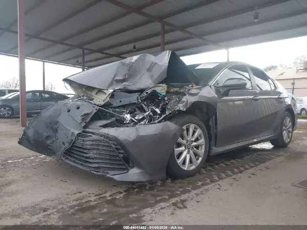 4T1B11HK8KU801896 2019 TOYOTA CAMRY - Image 2