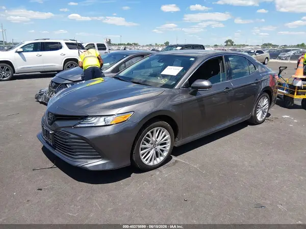 4T1B11HK8KU805253 2019 TOYOTA CAMRY - Image 2