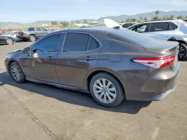 4T1B11HK8KU806385 2019 TOYOTA CAMRY - Image 2