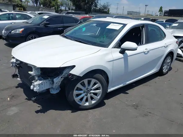 4T1B11HK8KU807536 2019 TOYOTA CAMRY - Image 2