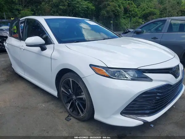 4T1B11HK8KU819010 2019 TOYOTA CAMRY - Image 1