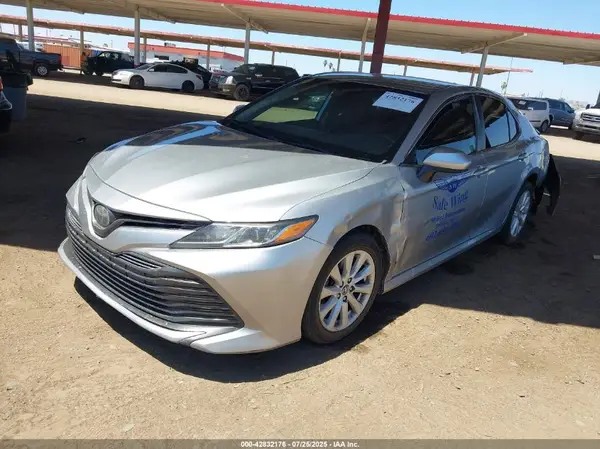 4T1B11HK8KU821081 2019 TOYOTA CAMRY - Image 2