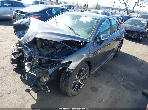4T1B11HK8KU823123 2019 TOYOTA CAMRY - Image 2