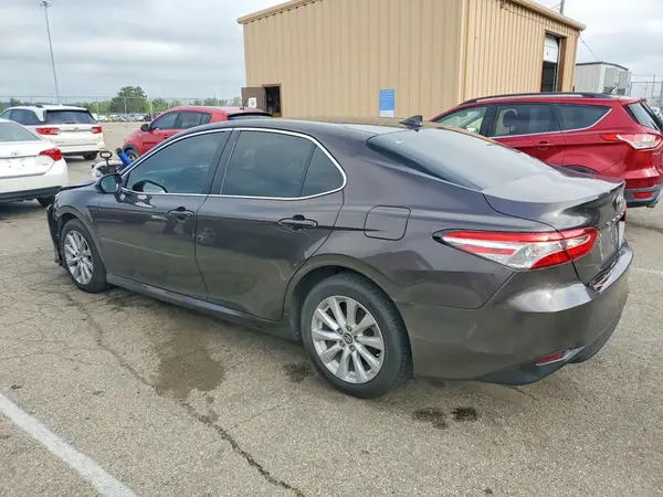 4T1B11HK8KU823185 2019 TOYOTA CAMRY - Image 2