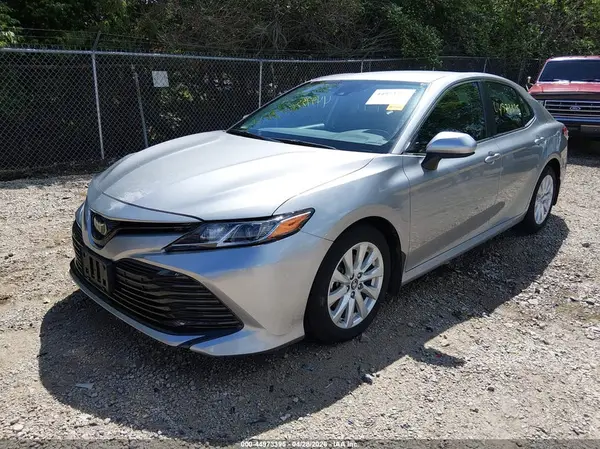 4T1B11HK8KU825986 2019 TOYOTA CAMRY - Image 2